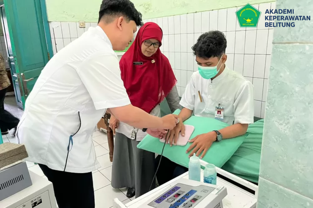 Praktik Klinik: Panduan Menjalani Praktik Klinik Pertama bagi Mahasiswa Baru